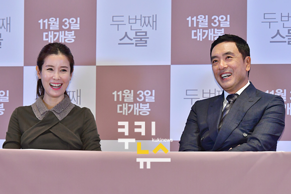 김승우-이태란, 웃는 모습도 닮은 두 배우