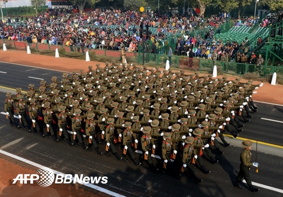 ‘68주년 공화국의 날 퍼레이드를 연습하는 인도 군인들’