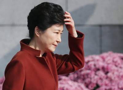 더불어민주당 “박 전 대통령, 민간인으로서 정도 걷기를”