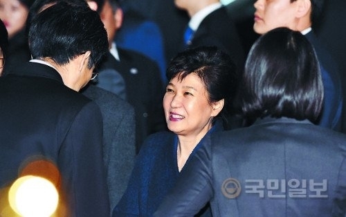 박근혜 소환 D-1…  변호인단과 5시간 동안 '신문 대비'