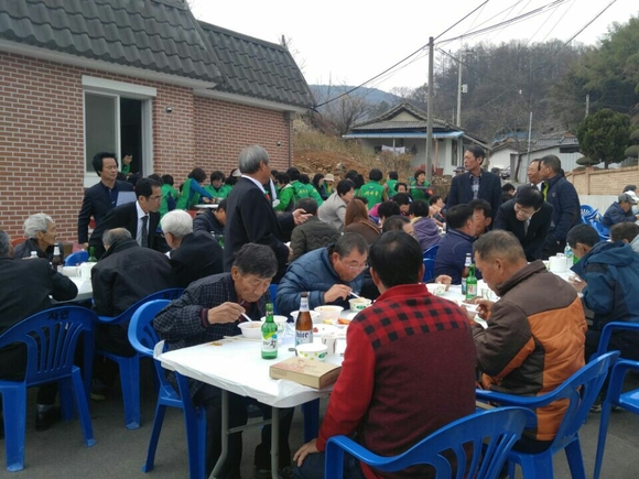 문경시 점촌4동 새마을지도자 박동진 기념비 제막식 음식봉사