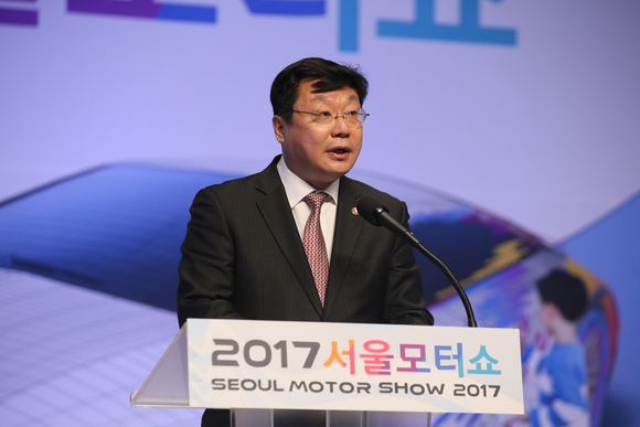 '2017 서울모터쇼' 축사하는 주형환 산업통상자원부장관