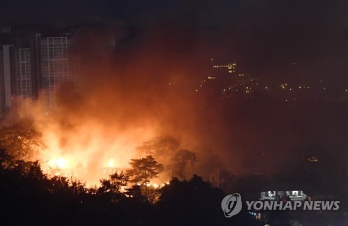 강릉 산불, 민가 14채 소실…주민 2500명 대피령