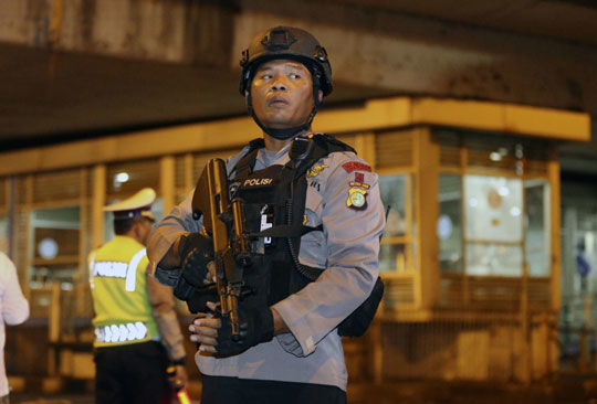 인도네시아 자카르타서 연쇄 자살폭탄 테러 발생
