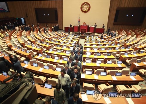 추경안 표결 분석하니…민주·정의당 전원 찬성, 한국당은 2명 찬성