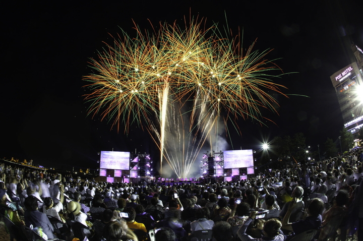 포항국제불빛축제, 시민이 함께 하는 축제의 장 '팡파르'