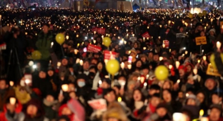 광화문·여의도서 1주년 촛불집회…일부단체 청와대 행진 강행