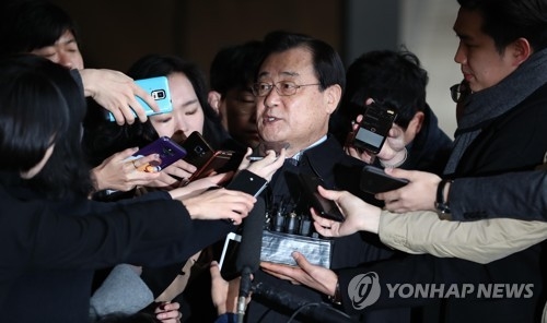 검찰, ‘박근혜 靑 특활비 상납’ 이병기 전 국정원장 긴급체포