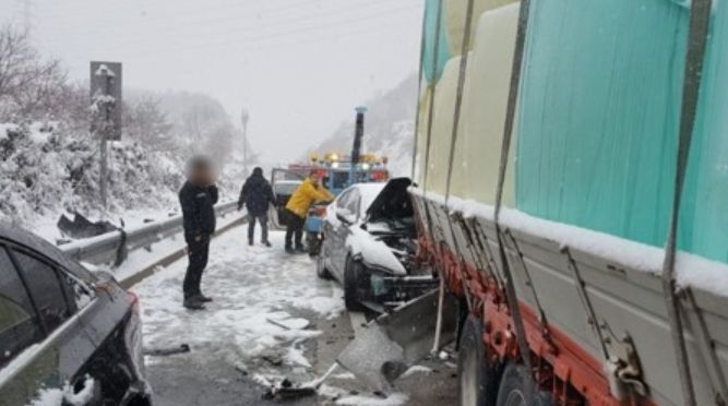 서해안고속도로 사고, 차량 26대 연쇄 추돌…1명 사망