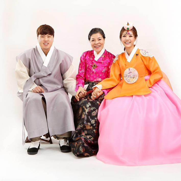류현진-배지현 부부, 한복 사진 공개… 결혼식 직전 밝은 표정