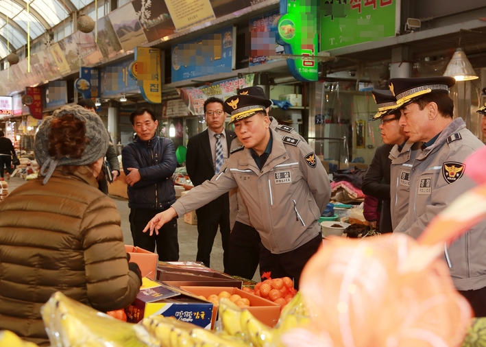 [포토] 전통시장 찾은 김상운 경북경찰청장