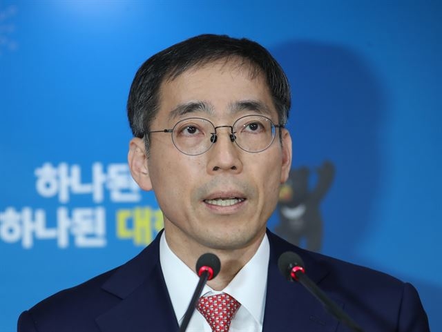 ‘가상화폐 실무자’ 정기준 국무 경제조정실장, 심정지 상태로 발견