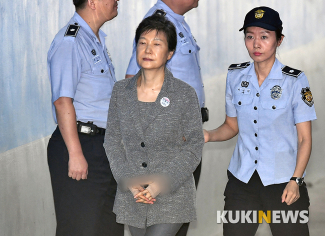 ‘징역 24년’ 박근혜, 항소 포기…2심서도 ‘재판 보이콧’ 예상