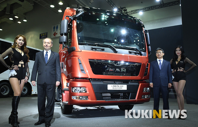 만트럭버스 '뉴 MAN TGL 4X2 190마력 중소형 카고트럭' 아시아 첫 공개
