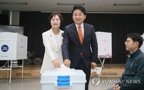 [6·13 지방선거] 제주도지사 출구조사…원희룡 50.3%·문대림 41.8%