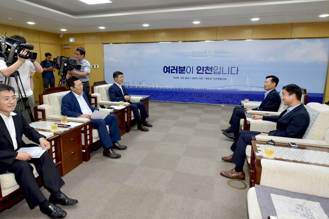 박남춘 인천시장, 한병도 靑 정무수석과 지역현안 논의