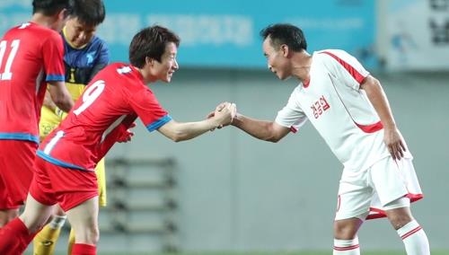 남북노동자축구 北대표단, 북한으로 돌아가
