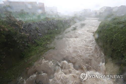 태풍 ‘솔릭’, 제주서 강풍 초속 62m 기록…광주·전남으로 접근 중