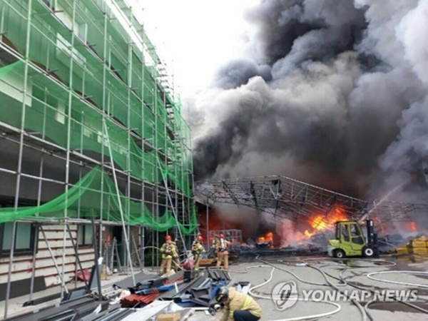경기도 시흥 플라스틱 공장서 화재…중국인 1명 사망