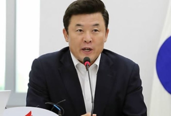 자유한국당 “문재인, 화해치유재단 일방 해산 통보…한일관계 고려 신중해야”
