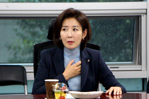 한국당, ‘오늘밤 김제동’ 출연 금지...나경원 “편향성 드러나”