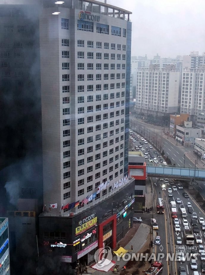 천안 라마다앙코르호텔서 화재 ‘19명 부상’···호텔 직원 생사불명