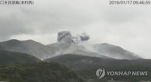 日 가고시마 화산섬 분화…연기 500ｍ 이상 치솟아