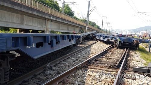경북 봉성역-봉화역 화물열차 1량 탈선… “인명피해 없어”