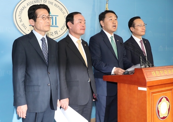 여야4당, 패스트트랙 합의…한국당 “20대 국회는 없다” 초강력 반발
