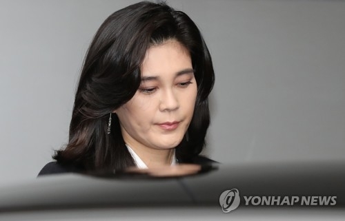 경찰, '이부진 프로포폴 의혹' 병원 18시간 압수수색 종료