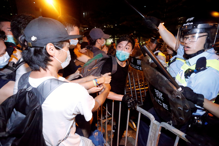 홍콩 100만명 거리 시위 '경찰과 충돌'