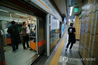 서울지하철 3호선, 출근길 5분간 운행 중단…“정상 운행 재개”