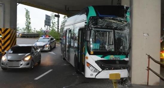 영등포구 당산역 인근 시내버스 충돌 사고…버스기사 사망·승객 병원 이송