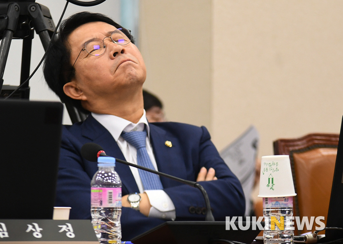 [국감] 한국은행 국정감사에서 졸고 있는 조정식 의원