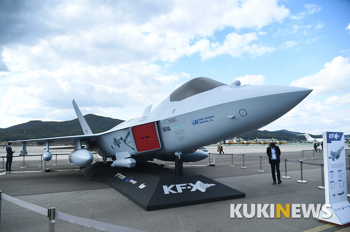 아덱스에서 최초 공개된 '한국형 차세대 전투기(KFX)'
