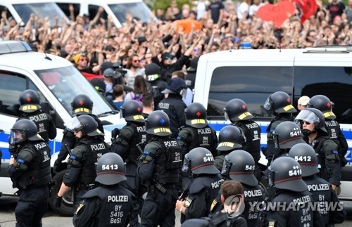 독일서 新나치주의자vs반대 시민 충돌