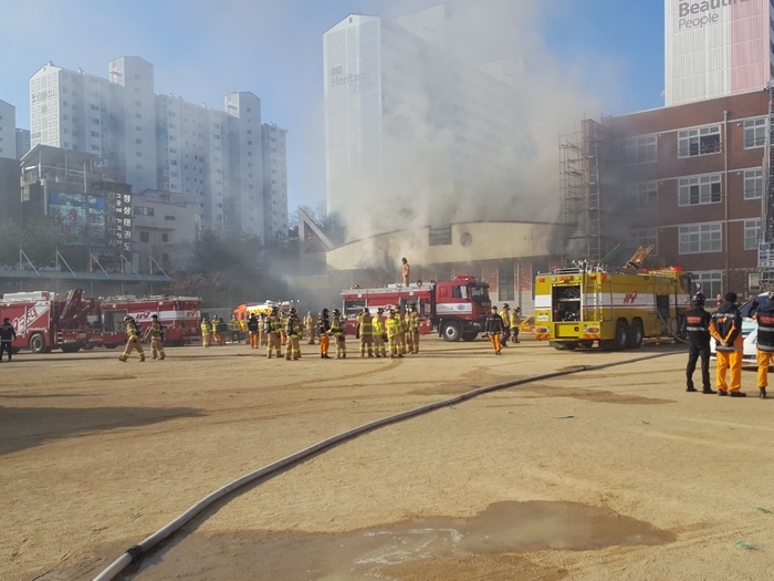 안동 강남초등학교 강당서 불…학생 1명 연기흡입