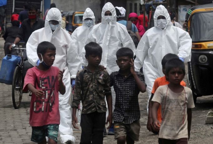 인도 코로나19 4일간 10만명 감염… 연속 최다치