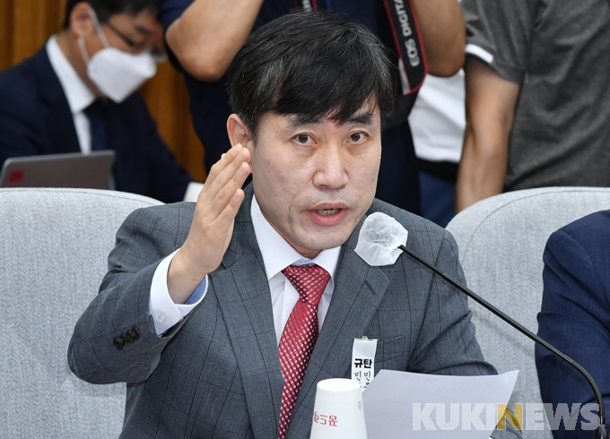 '박지원 청문회' 학력 의혹 관련 질의하는 하태경 의원