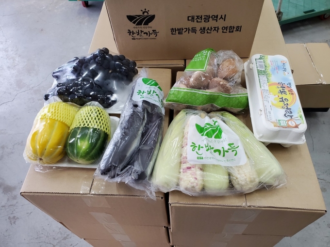 신용보증재단중앙회, 대전가정위탁지원센터에 농산물 꾸러미 후원