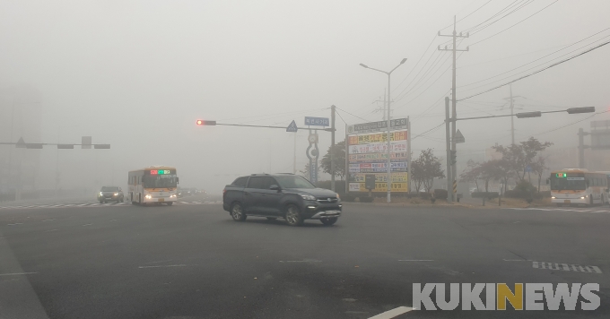 짙은 안개로 뒤덮인 김포 시내
