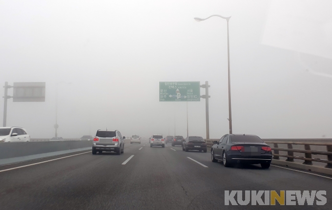 출근길 곳곳 짙은 안개 '가시거리 200m 이하'