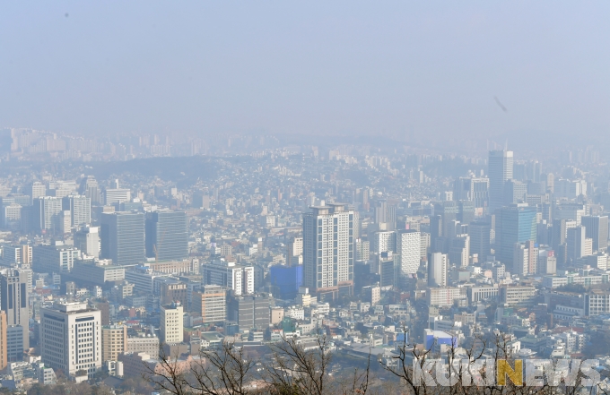 초미세먼지로 뒤덮힌 서울 도심