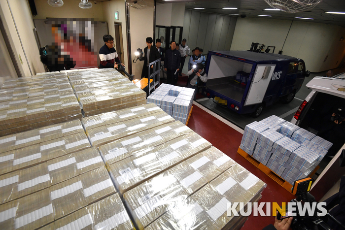 새 지폐 공급하는 한국은행