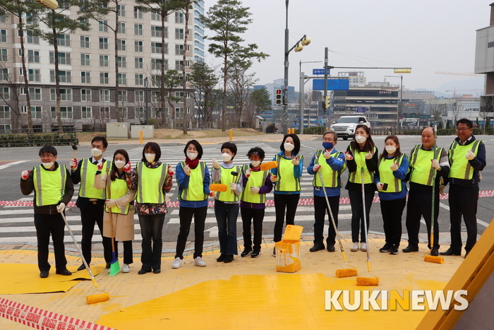 송기헌 후보, 강원도 최초 설치된 11개교 '옐로카펫 환경정비'