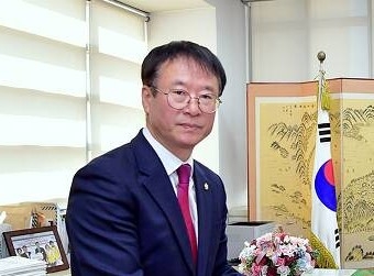 진주시의회, 이상영 의원 후반기 의장 '선출'