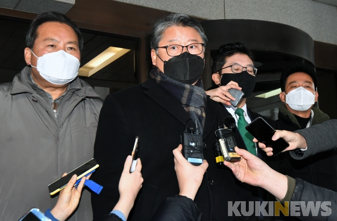 ‘국정농단’ 박근혜, 징역 20년으로 마침표…“법치사망”·“무죄석방” 반발도