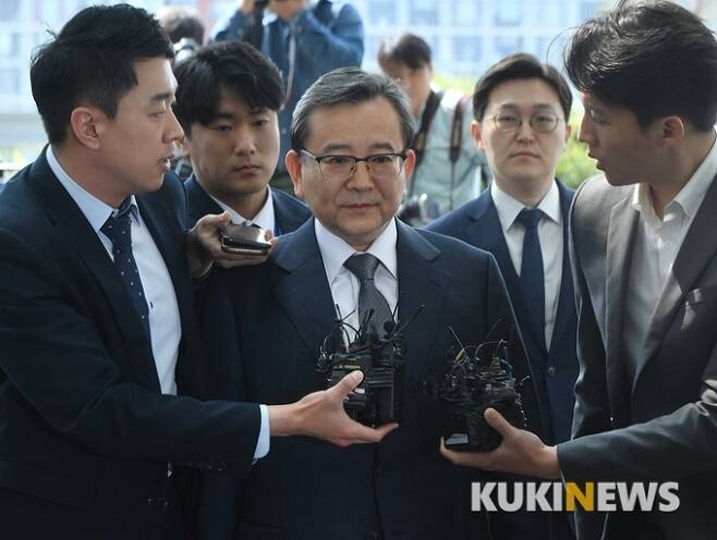 檢 ‘김학의 출국금지’ 관련 법무부·인천공항 압수수색