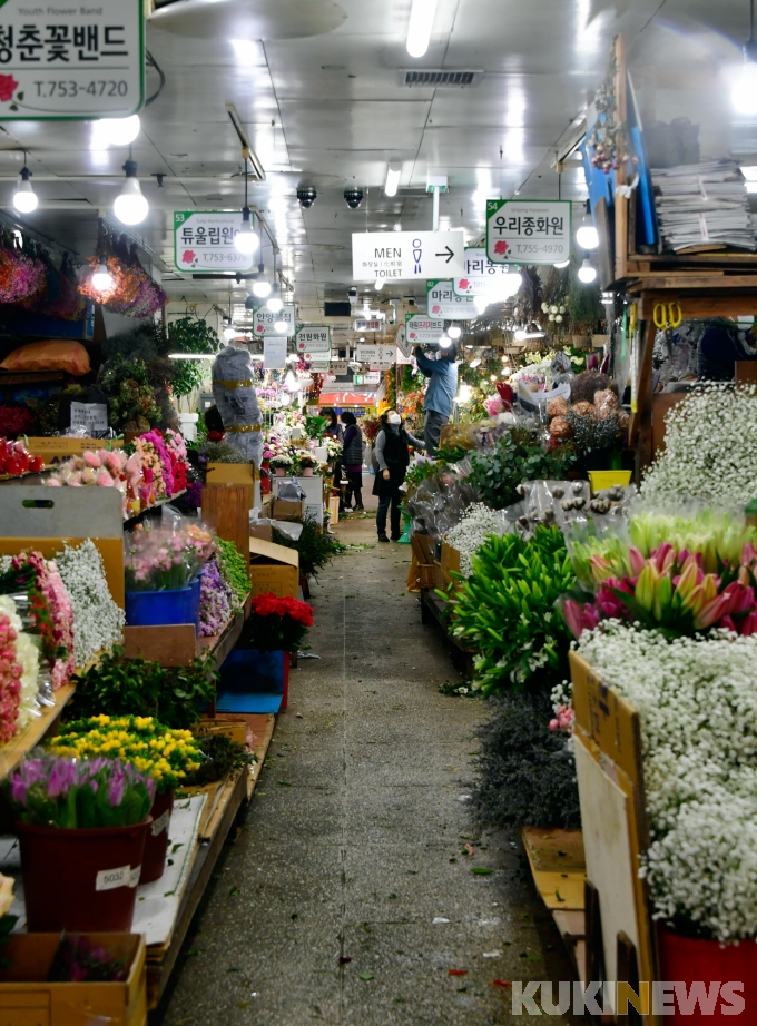 한산한 남대문꽃시장