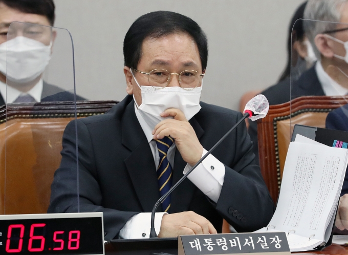 유영민 “검찰 인사, ‘대통령 패싱’아냐… 절차상 문제없다”